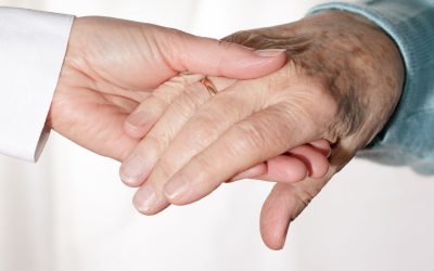 Przemoc wobec seniorów – jak pomóc osobie starszej?
