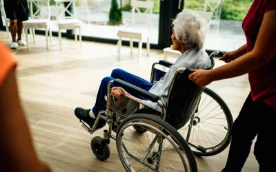 Co powoduje brak siły w nogach u starszej osoby?