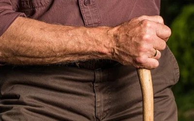 Jakie są przyczyny obrzęku nóg u starszej osoby?